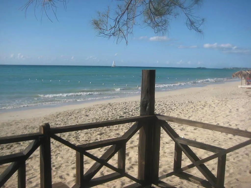 Roots Bamboo Beach Resort Negril 2*,  Jamaica