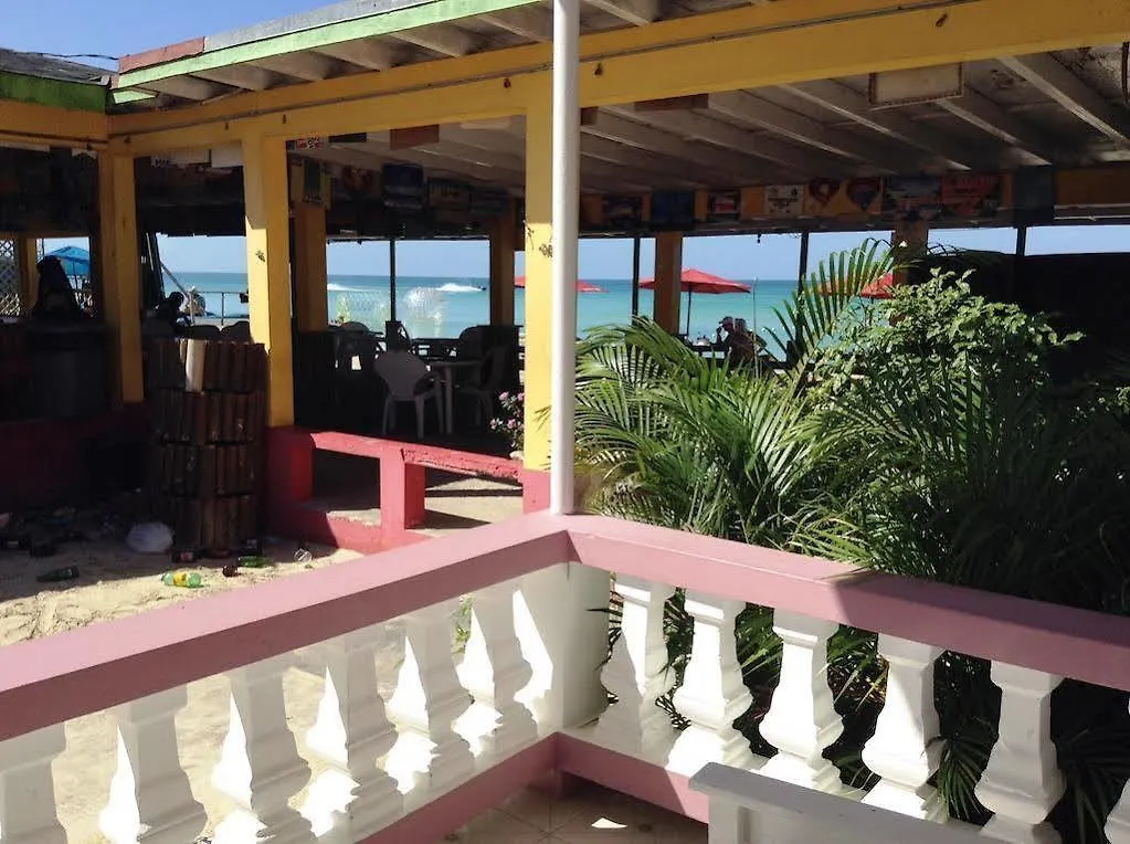 ** Szálloda Roots Bamboo Beach Resort Negril Jamaica